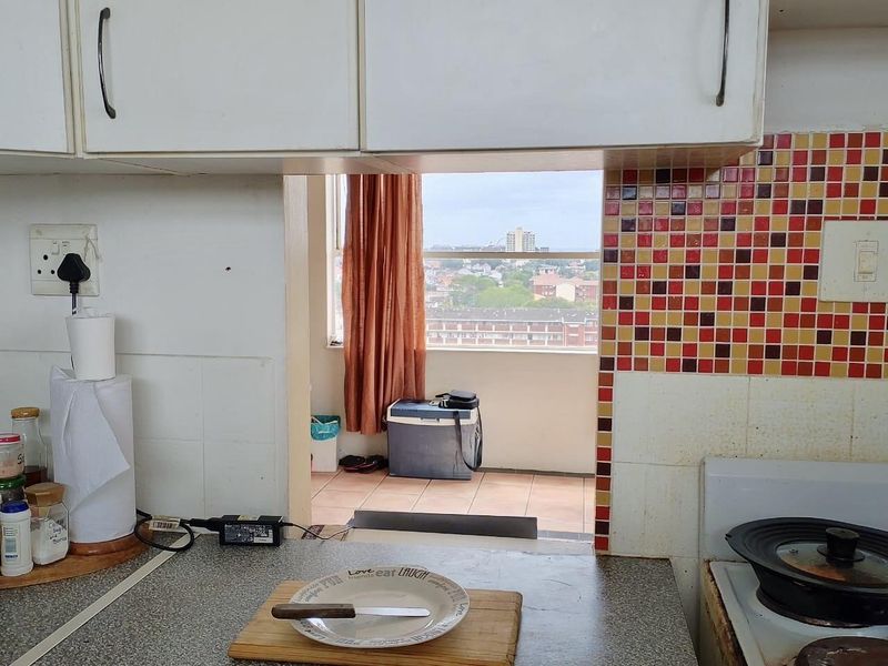 Penthouse with Massive Balcony & Spectacular 270° Views – Glenwood Gem! - Photo 5