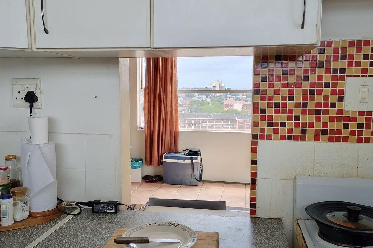 Penthouse with Massive Balcony & Spectacular 270° Views – Glenwood Gem! - Photo 5