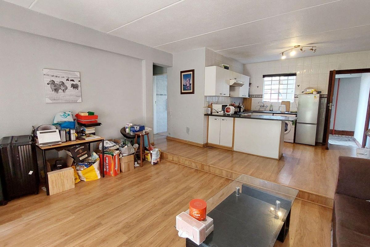 2 bedroom, 1 bathroom Ground Floor apartment with Direct Access to the Spruit - Photo 4