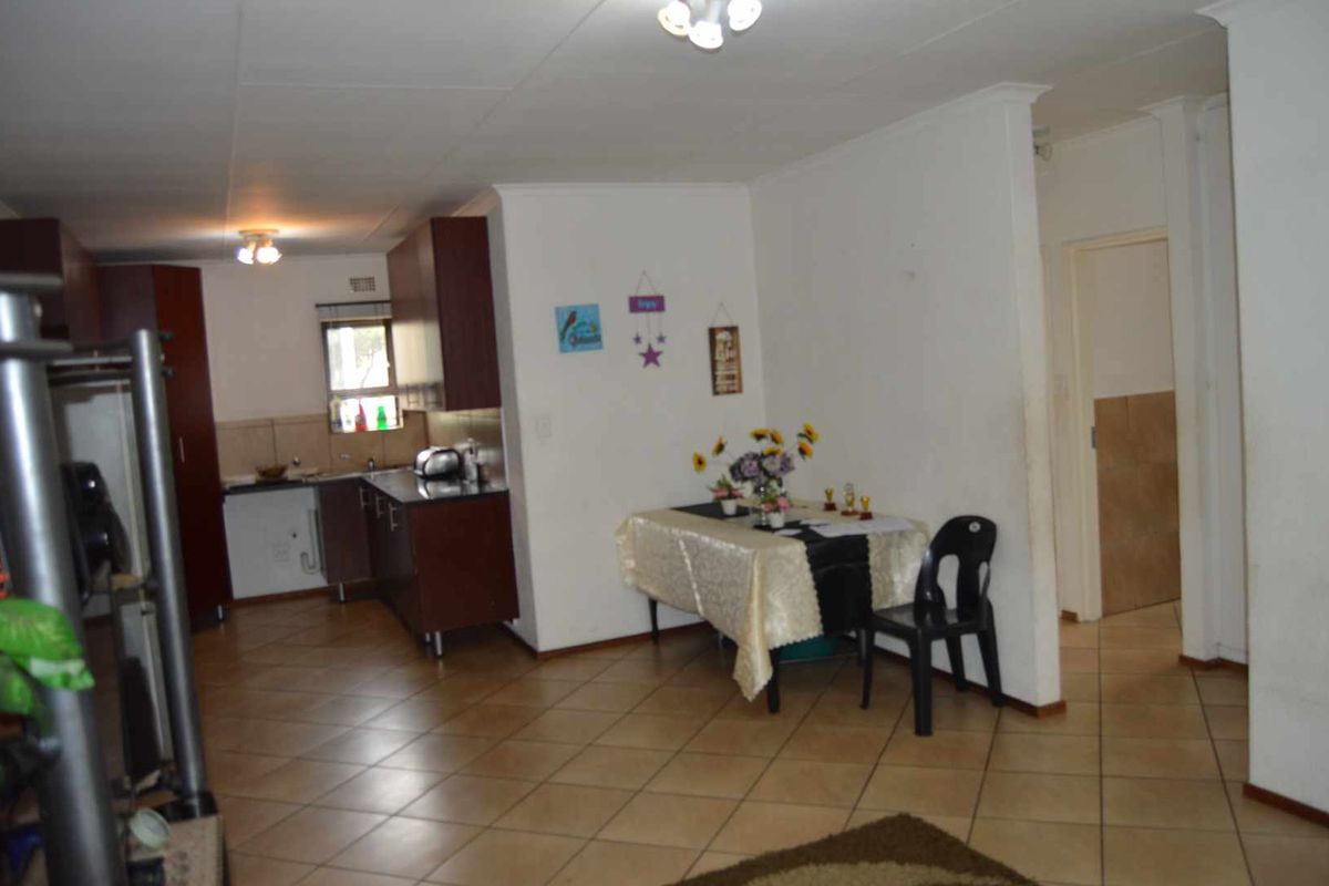 Three Bedroom Apartment/Flat for Sale in Albertsdal - Photo 3