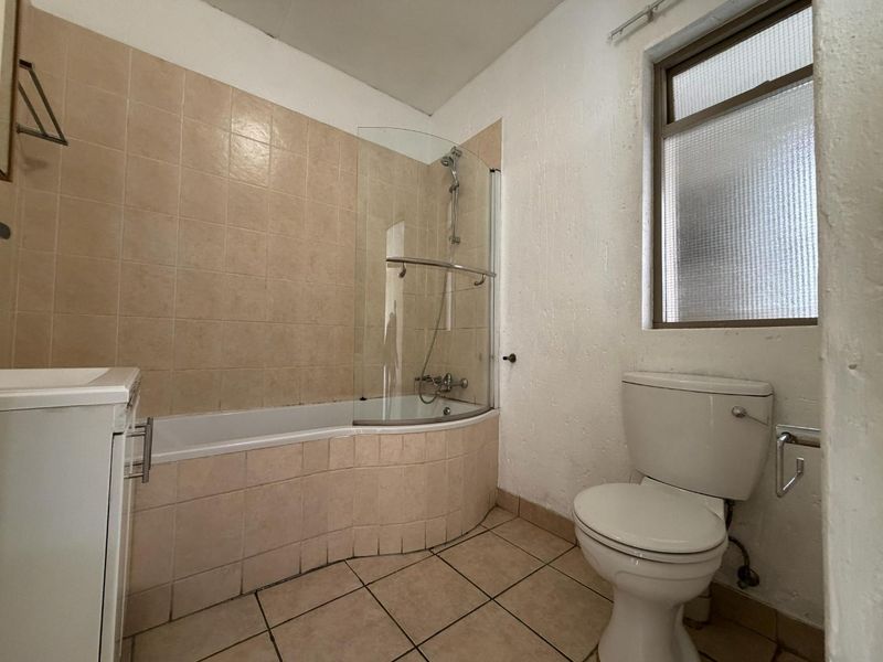 Sunny One Bed Garden Apartment - Photo 7