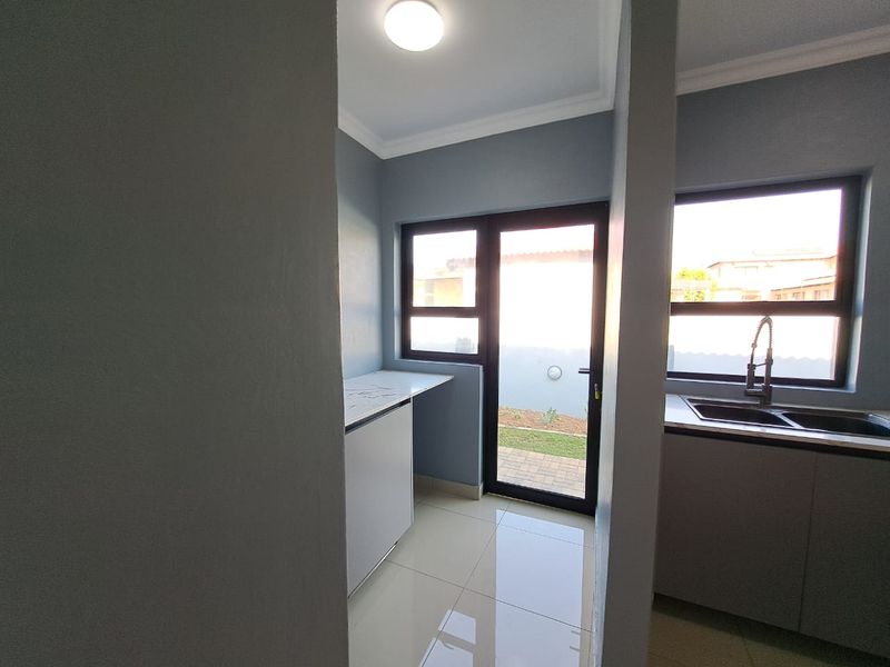 3 bedroom house - Photo 5