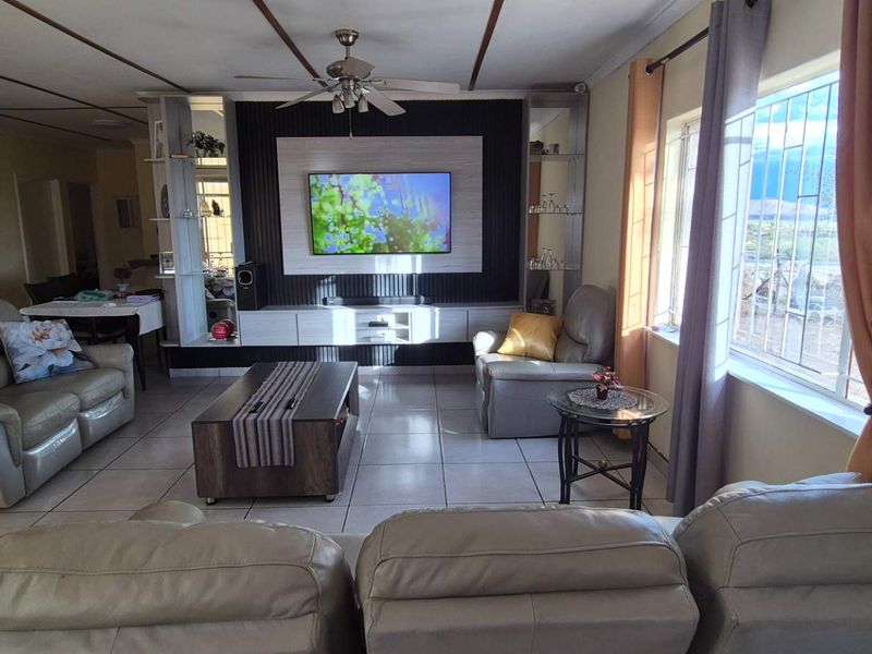 Freestanding Family Home For Sale in Okahandja Extension 8! - Photo 5