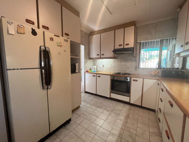 Hendra - Family home on large plot in Parkhill - Photo 7