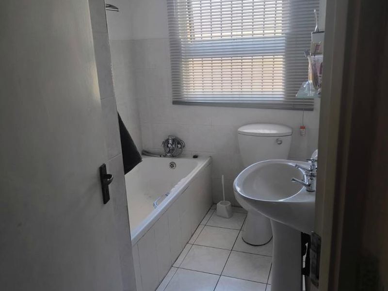 Pet Friendly Townhouse with own garden!! - Photo 6