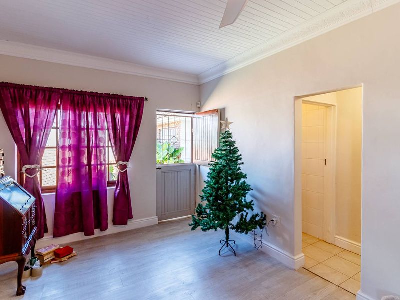 Elegant Family Estate with Pool, Indoor Braai & Off-Grid Living in Kirkwood - Photo 9