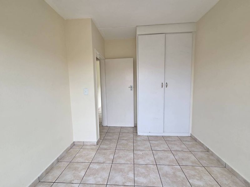 Golden Oaks Living – Ideal for Homeowners or Investors. - Photo 8