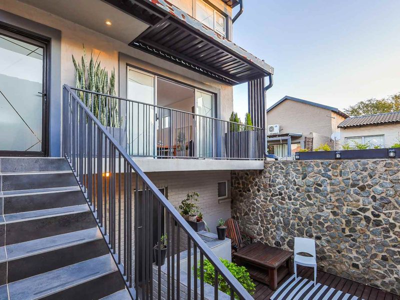 Charming & Secure Estate Living in Bronberg - Photo 8
