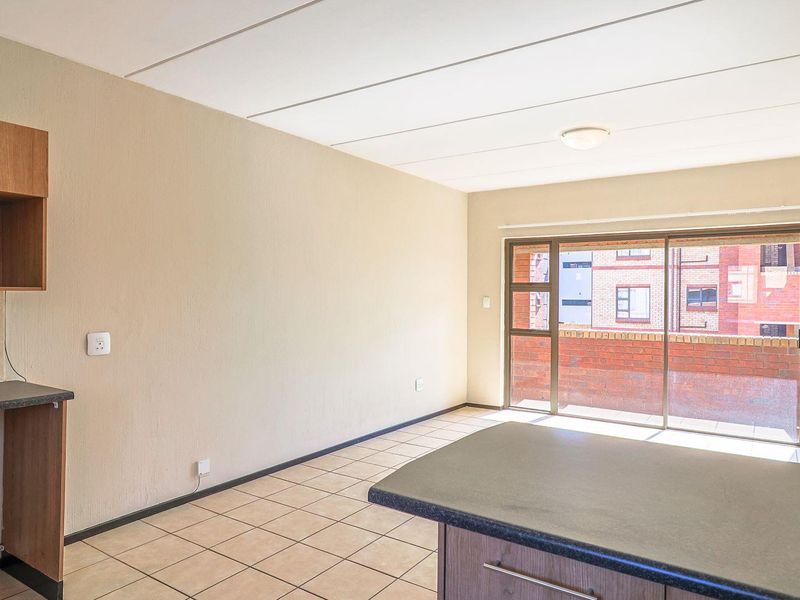 2 BEDROOM 2 BATHROOM APARTMENT WITH LOW LEVIES. - Photo 6