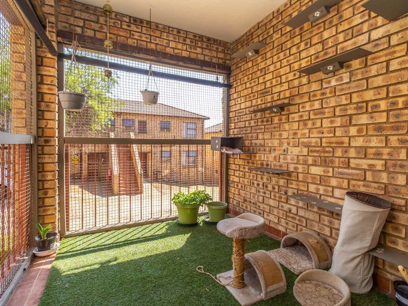 Charming Two Bedroom  Apartment in Amorosa - Photo 8