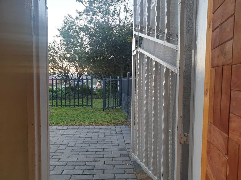 3 Bedroom unit with Private Garden - Photo 4