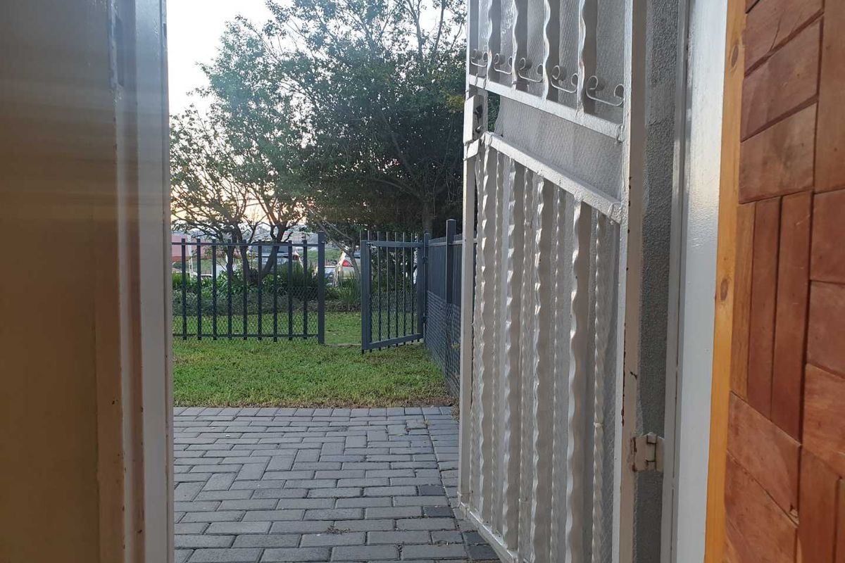 3 Bedroom unit with Private Garden - Photo 4