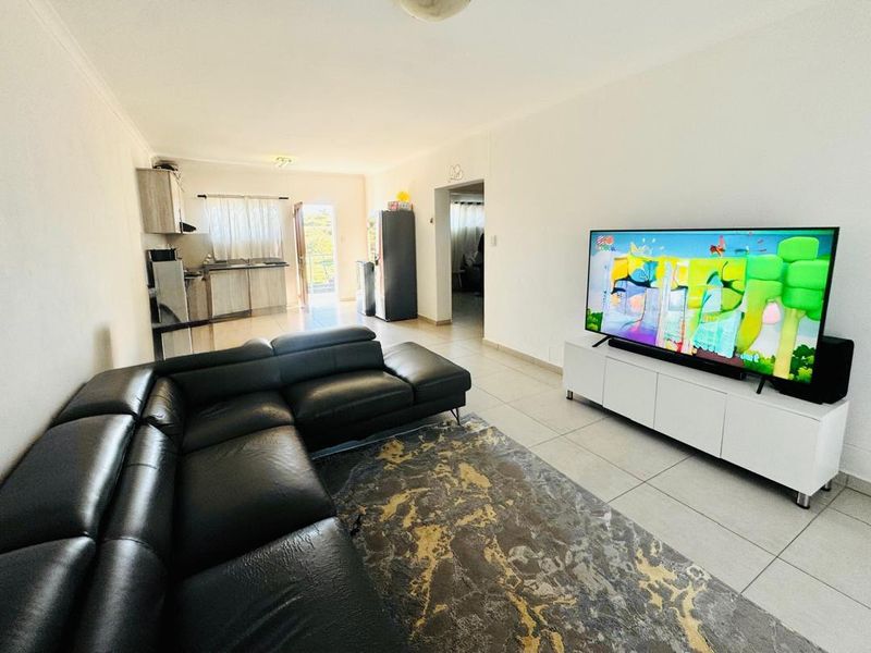 2 Bedroom Townhouse For Sale in Rocky Crest - Photo 4