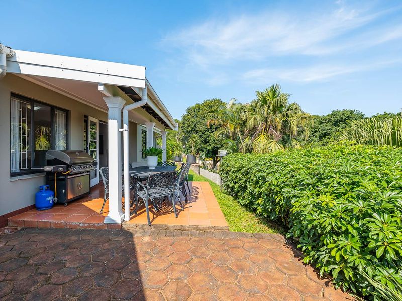 Freestanding Stepless Simplex with Private Garden and Exceptional Parking - Photo 4