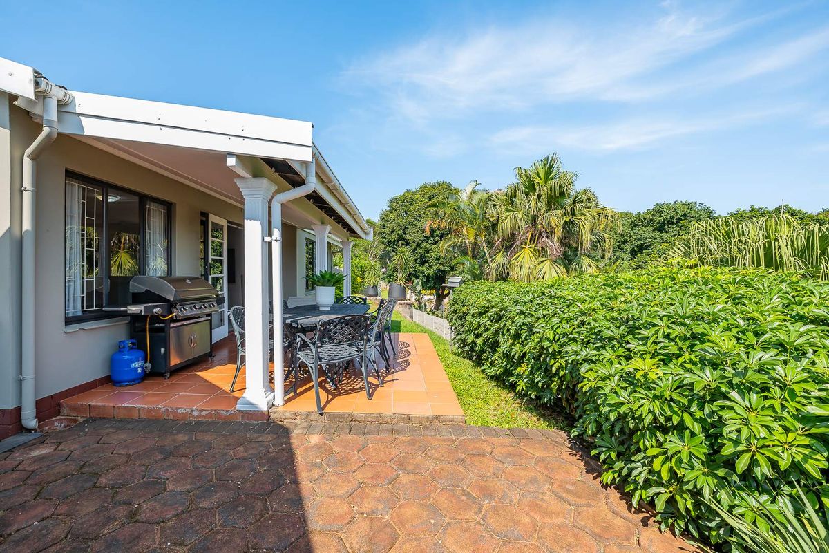 Freestanding Stepless Simplex with Private Garden and Exceptional Parking - Photo 4