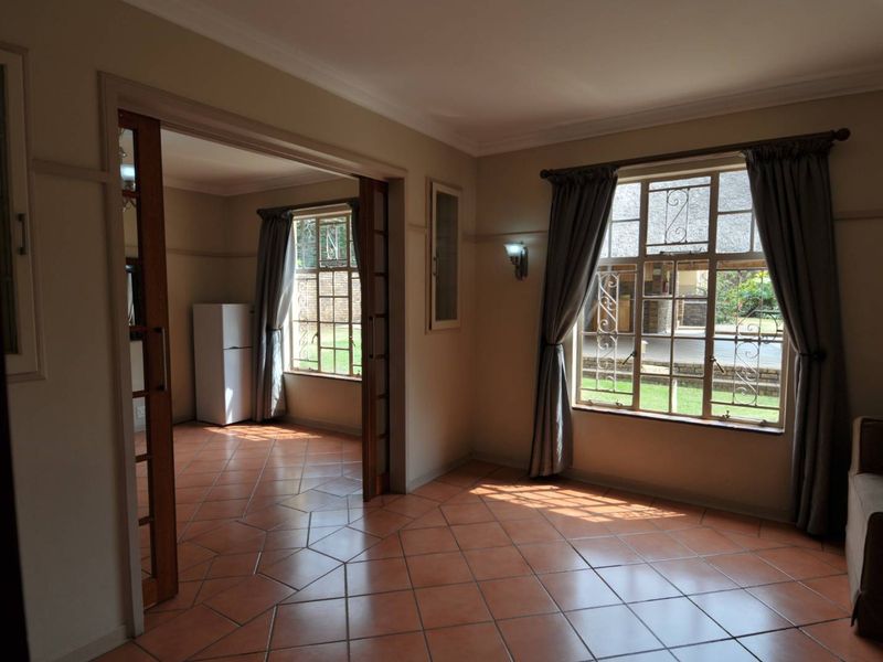 Charming 3-Bedroom Family Home with Pool & Flatlet in Colbyn - Photo 6