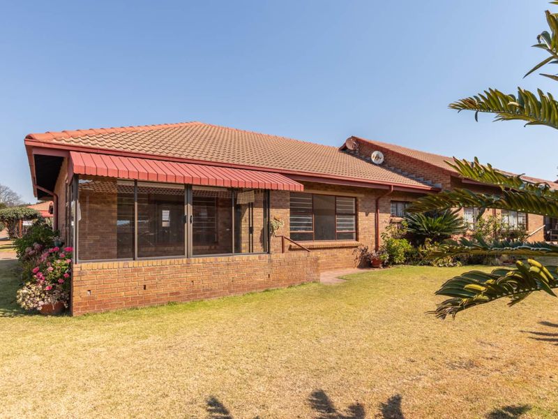 Charming Retirement Living - Photo 4