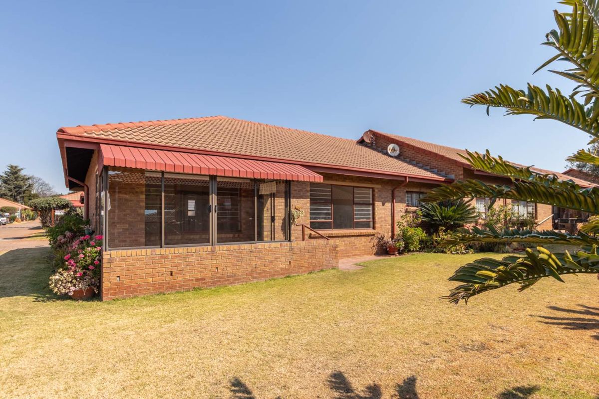 Charming Retirement Living - Photo 4