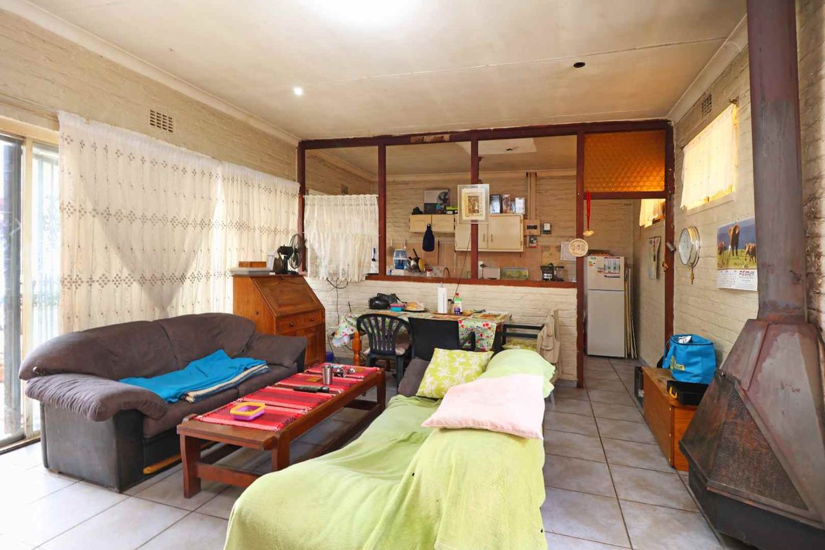 Home with an income opportunity - Photo 3