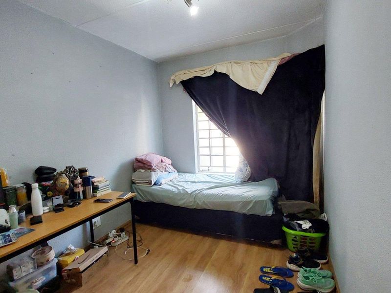 2 bedroom, 1 bathroom Ground Floor apartment with Direct Access to the Spruit - Photo 9