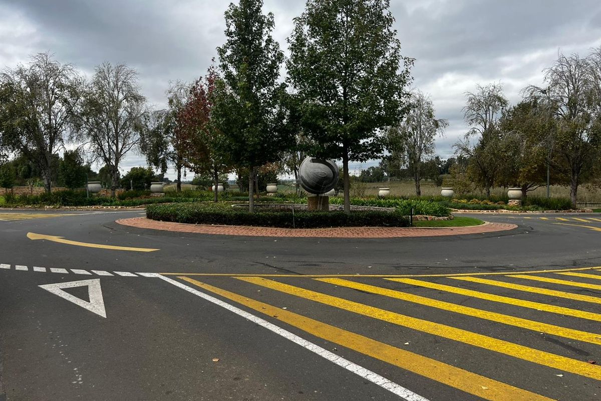 Spacious 4-bedroom family home located in Ebotse Golf Estate - Photo 5