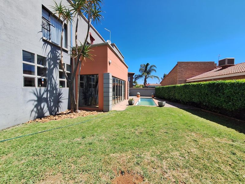 Charming Double Storey Family Home with Modern Amenities - Photo 2