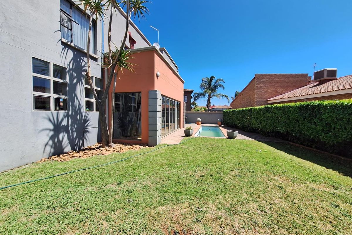 Charming Double Storey Family Home with Modern Amenities - Photo 2