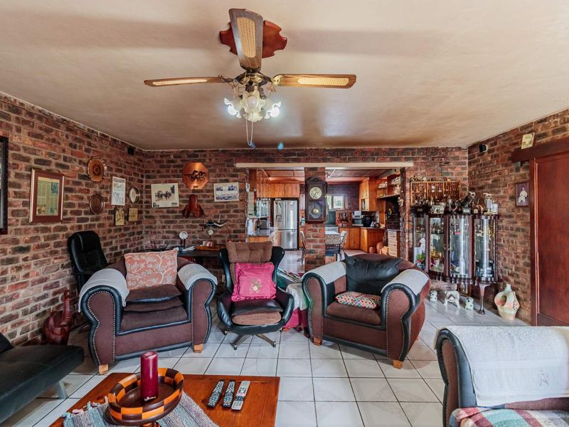 Family Home for Sale - Photo 3