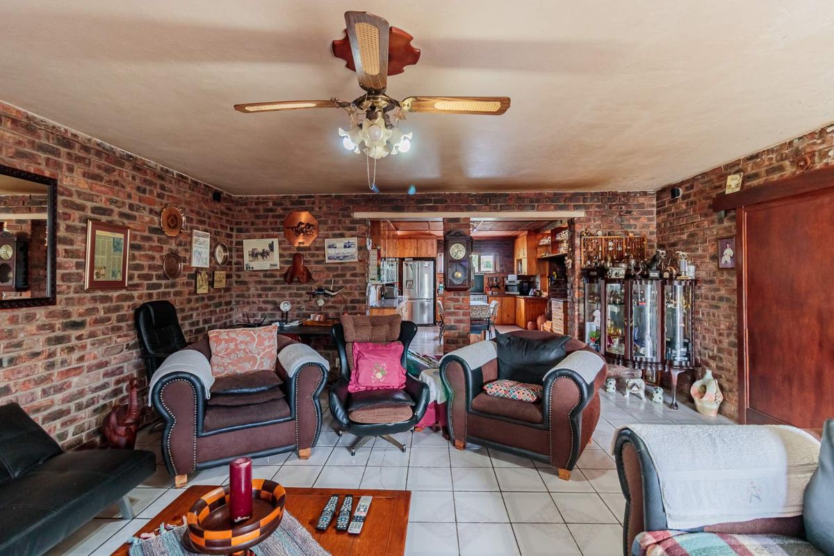 Family Home for Sale - Photo 3