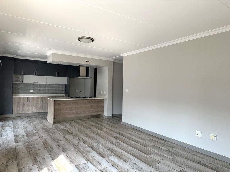 Modern 2 Bedroom 2 bath Apartment To Rent in Umthunzi Valley - Photo 10