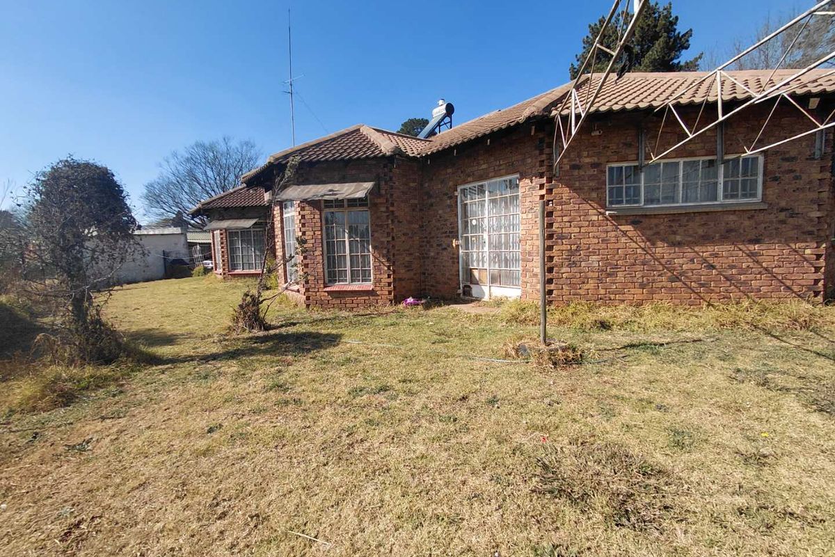 "Endless Possibilities on Pomona's 2.2 Acres!" - Photo 4