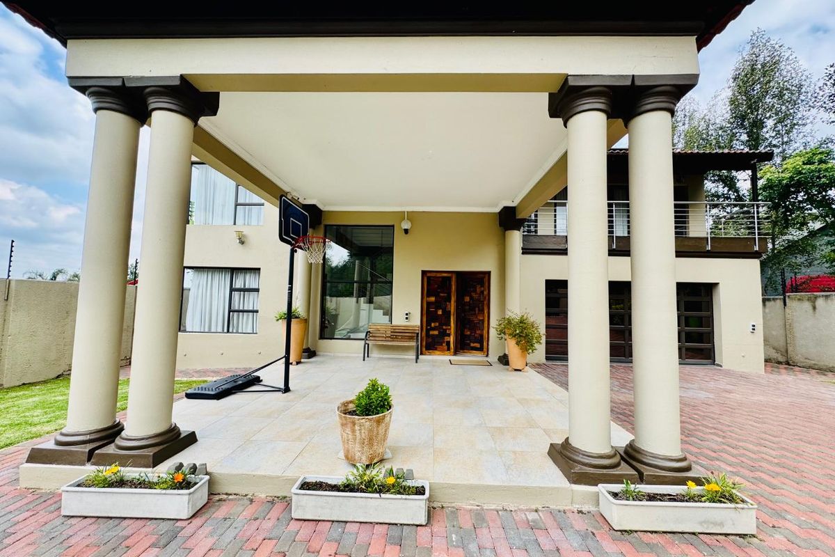 Exquisite Double Story Family Residence For Sale In Rynfield - Photo 2