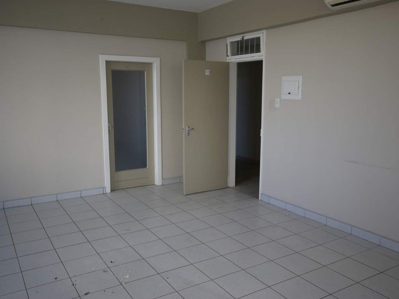 Spacious Office Accommodation - Photo 7