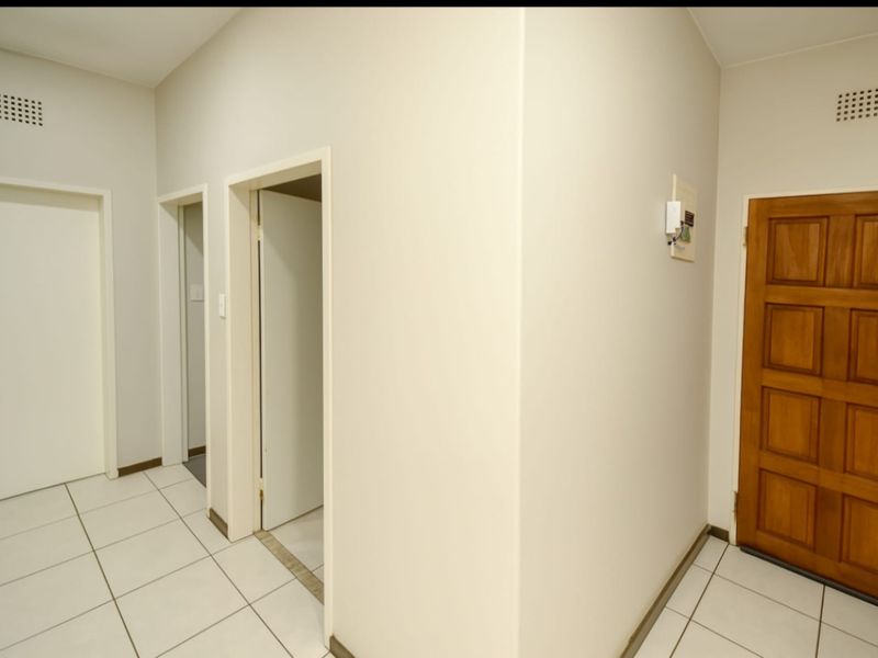First-Floor 2-Bedroom Apartment with Enclosed Balcony - Photo 3