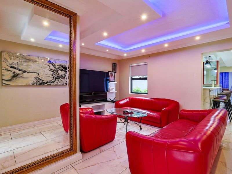 Luxury 5-Bedroom Fully Furnished Home for Rent in Exclusive Gated Estate – East of Pretoria - Photo 3