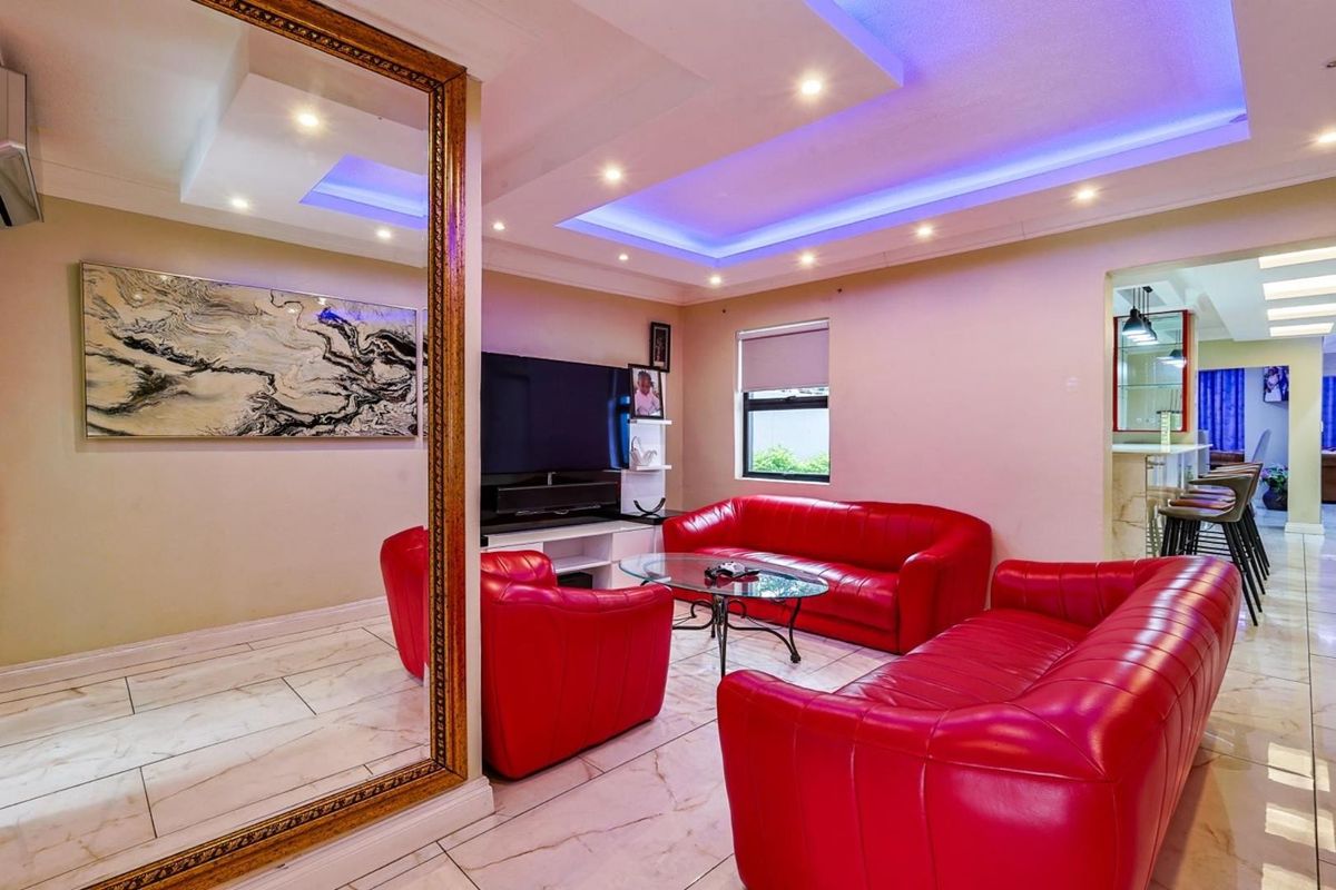 Luxury 5-Bedroom Fully Furnished Home for Rent in Exclusive Gated Estate – East of Pretoria - Photo 3