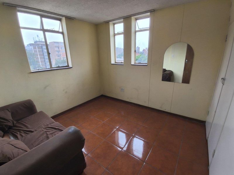 Spacious 2 Bedroom Apartment  in Sunnyside - Photo 10