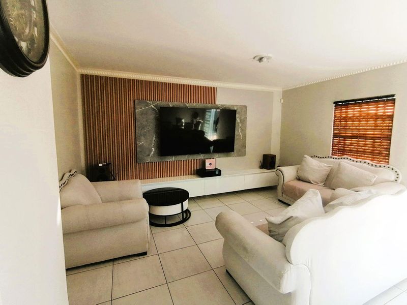 Spacious 4-Bedroom Duplex in Secure Estate - Photo 1