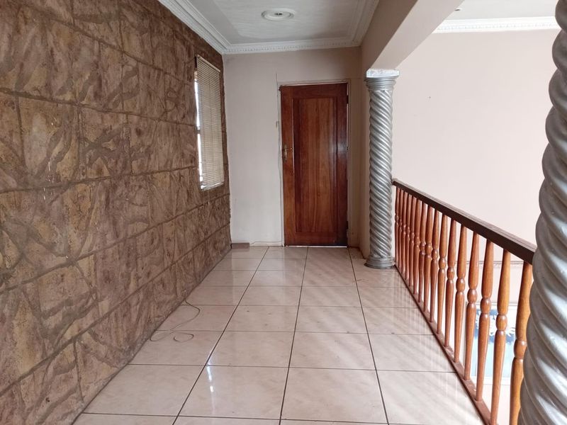 Huge home with 2 Flatlets for added income - Photo 7