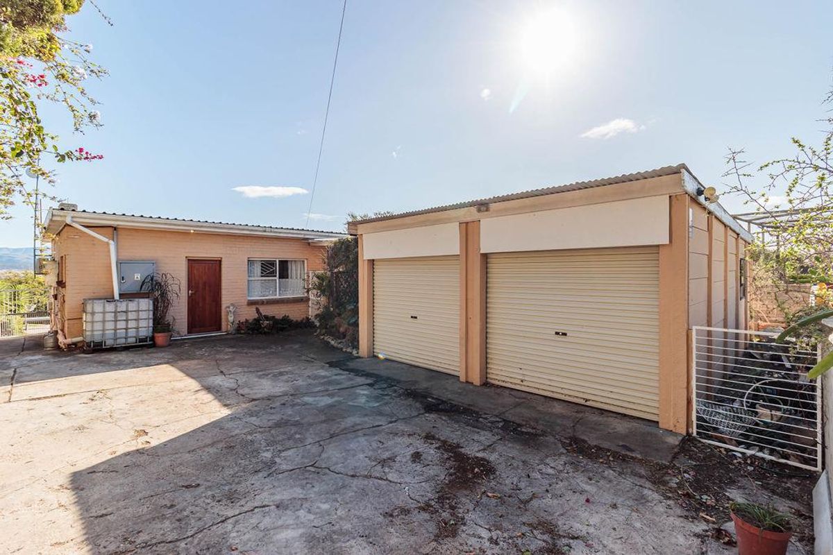 Stunning 3 bed 2 bath home for sale - Photo 4