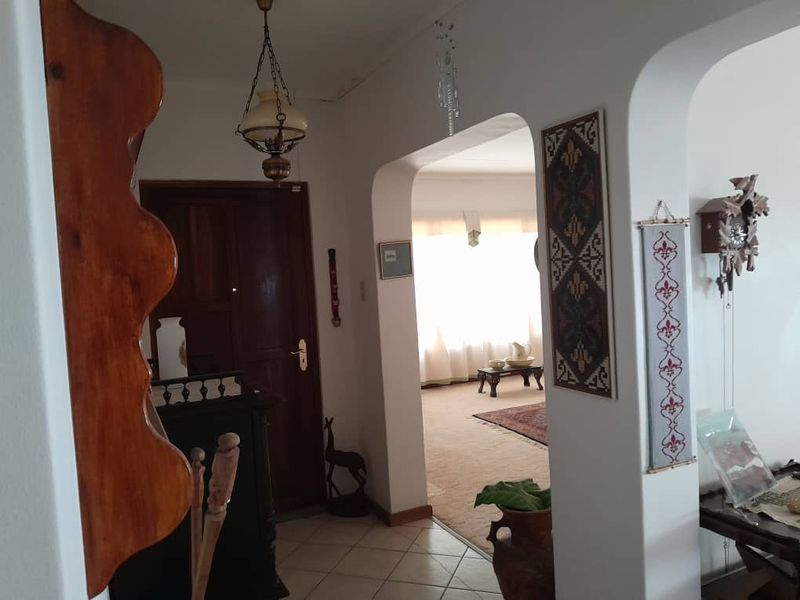 FOR SALE- SPACIOUS 3 BEDROOM HOUSE IN OUTJO, NAMIBIA - Photo 10