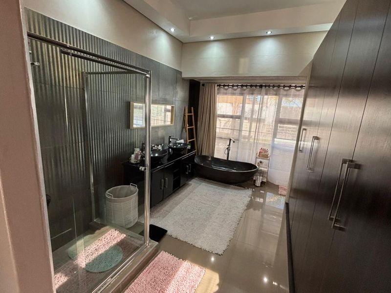 3 Bedroom House For Sale in Kleine Kuppe - Photo 9