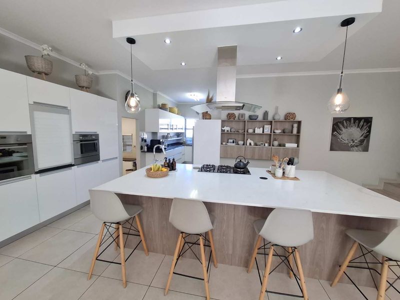 Luxury home in Auasblick - Photo 2