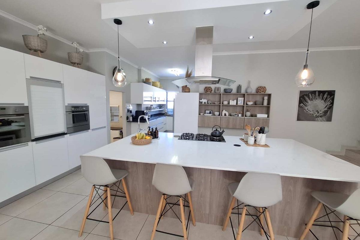 Luxury home in Auasblick - Photo 2