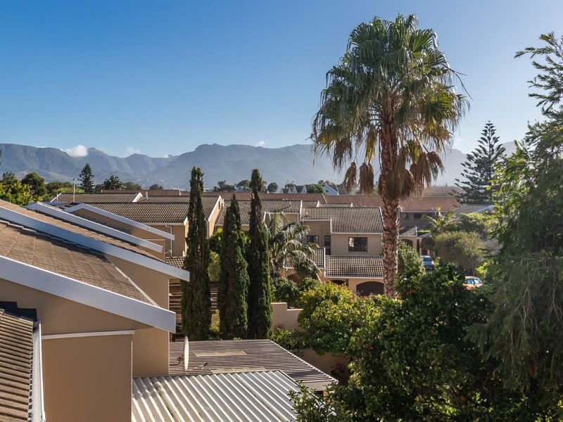 Spacious Lock ‘N Go 2 Bed Apartment In Sought After Complex - Photo 4