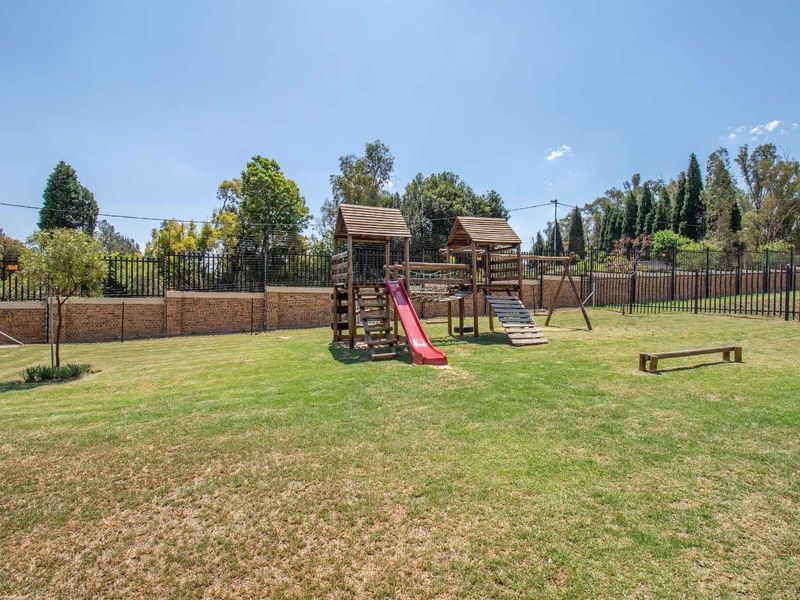 NEAT 2 BED 2 BATH APPARTMENT. SUITABLE FOR A SMALL FAMILY . - Photo 5