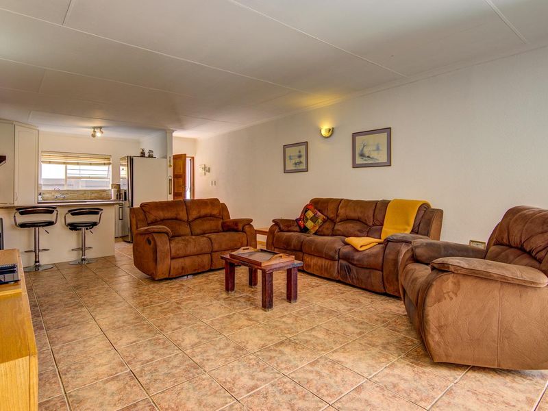 NEAT and SECURE CLUSTER - PET FRIENDLY - Photo 7