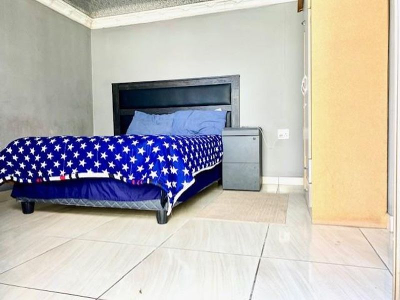 3 Bedroom Home with 2 Flatlets in Philippi East - Photo 6