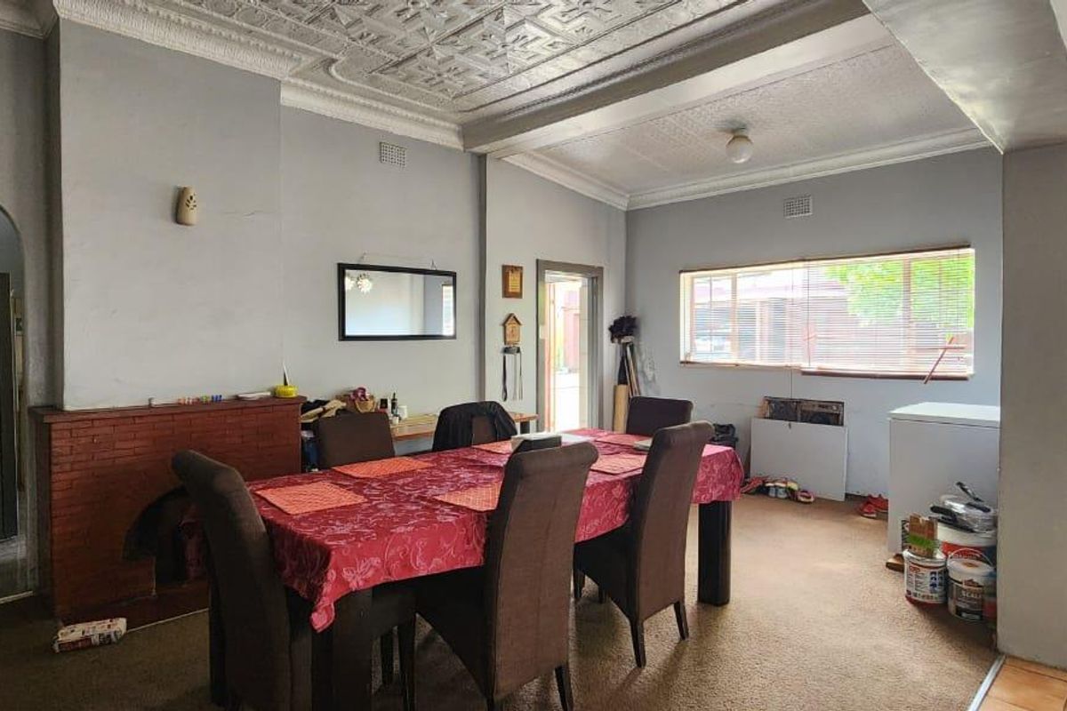 4 Bedroom House For Sale in Selection Park - Photo 3