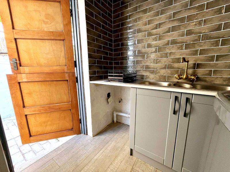 Spacious 3-Bedroom Home in Faerie Glen Prime Location - Photo 6